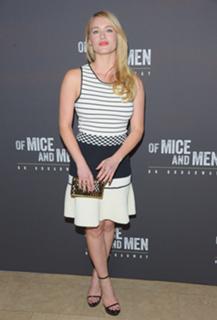 Leven Rambin feet photo thumbnail