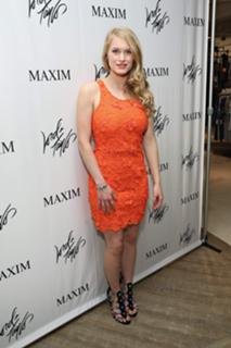 Leven Rambin feet photo thumbnail