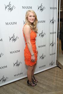 Leven Rambin feet photo thumbnail