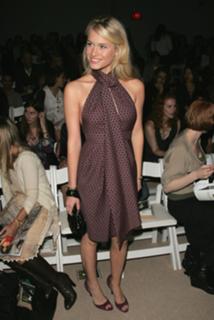 Leven Rambin feet photo thumbnail