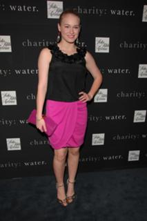 Leven Rambin feet photo thumbnail