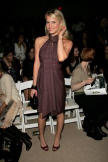 Leven Rambin feet photo thumbnail