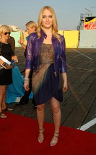 Leven Rambin feet photo thumbnail