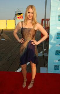 Leven Rambin feet photo thumbnail