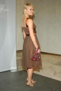 Leven Rambin feet photo thumbnail