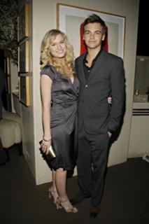 Leven Rambin feet photo thumbnail