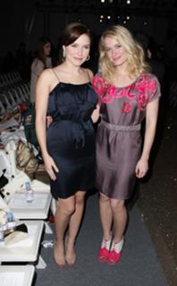 Leven Rambin feet photo thumbnail