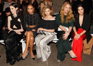 Leven Rambin feet photo thumbnail