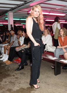 Leven Rambin feet photo thumbnail