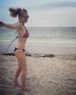 Leven Rambin feet photo thumbnail