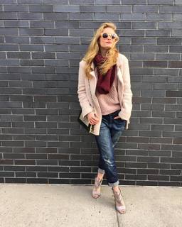 Leven Rambin feet photo thumbnail