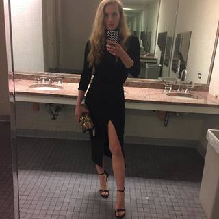 Leven Rambin feet photo thumbnail