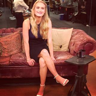 Leven Rambin feet photo thumbnail
