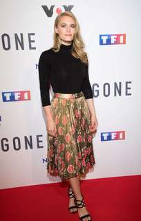 Leven Rambin feet photo thumbnail