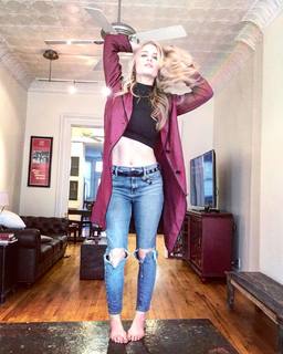 Leven Rambin feet photo thumbnail