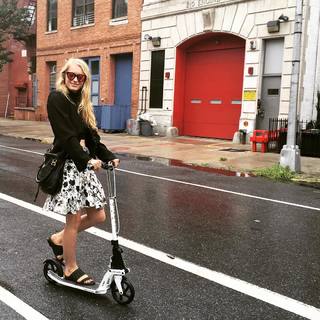 Leven Rambin feet photo thumbnail