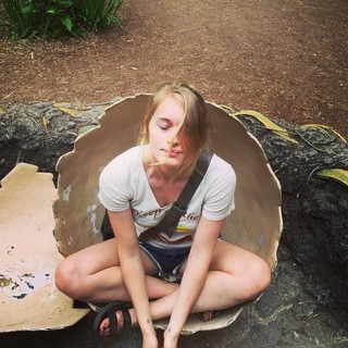 Leven Rambin feet photo thumbnail