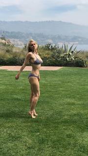 Leven Rambin feet photo thumbnail
