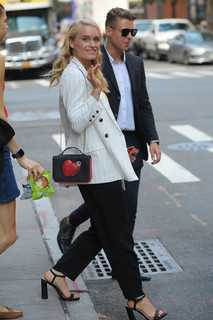 Leven Rambin feet photo thumbnail