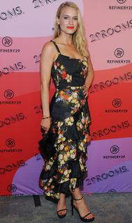 Leven Rambin feet photo thumbnail