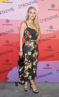 Leven Rambin feet photo thumbnail