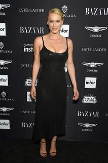 Leven Rambin feet photo thumbnail