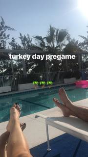 Leven Rambin feet photo thumbnail