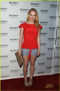 Leven Rambin feet photo thumbnail