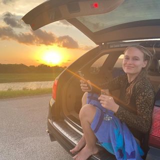 Leven Rambin feet photo thumbnail