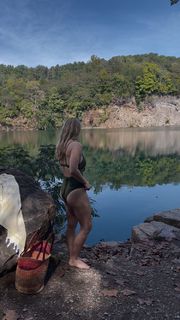 Leven Rambin feet photo thumbnail