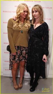 Leven Rambin feet photo thumbnail