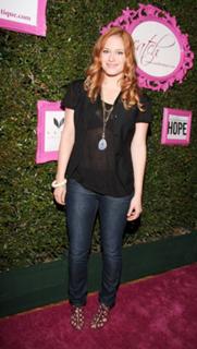 Leven Rambin feet photo thumbnail