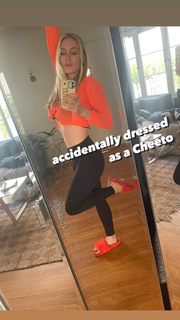 Leven Rambin feet photo thumbnail