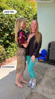 Leven Rambin feet photo thumbnail