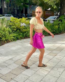 Leven Rambin feet photo thumbnail