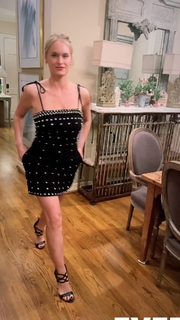 Leven Rambin feet photo thumbnail