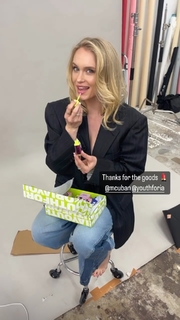 Leven Rambin feet photo thumbnail