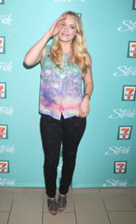 Leven Rambin feet photo thumbnail