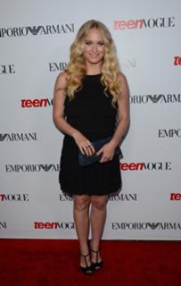 Leven Rambin feet photo thumbnail