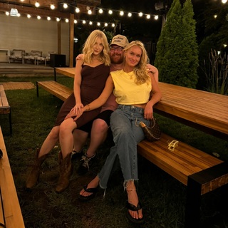 Leven Rambin feet photo thumbnail