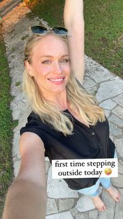 Leven Rambin feet photo thumbnail