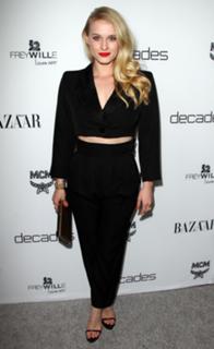 Leven Rambin feet photo thumbnail