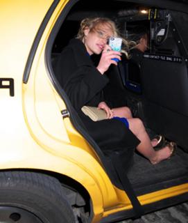 Leven Rambin feet photo thumbnail