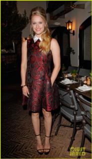 Leven Rambin feet photo thumbnail