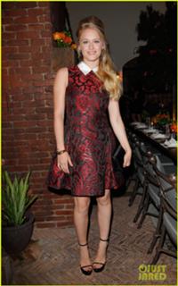 Leven Rambin feet photo thumbnail