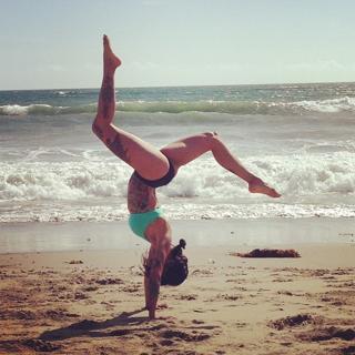 Levy Tran feet photo 6