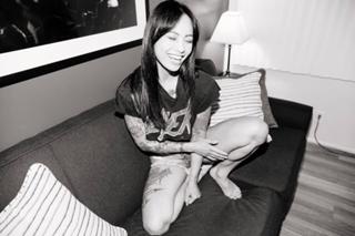 Levy Tran feet photo 11