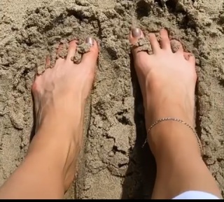 Lexi Atkins feet photo 4