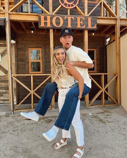 Lexi Hensler feet photo 2