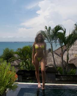 Lexi Rivera feet photo thumbnail